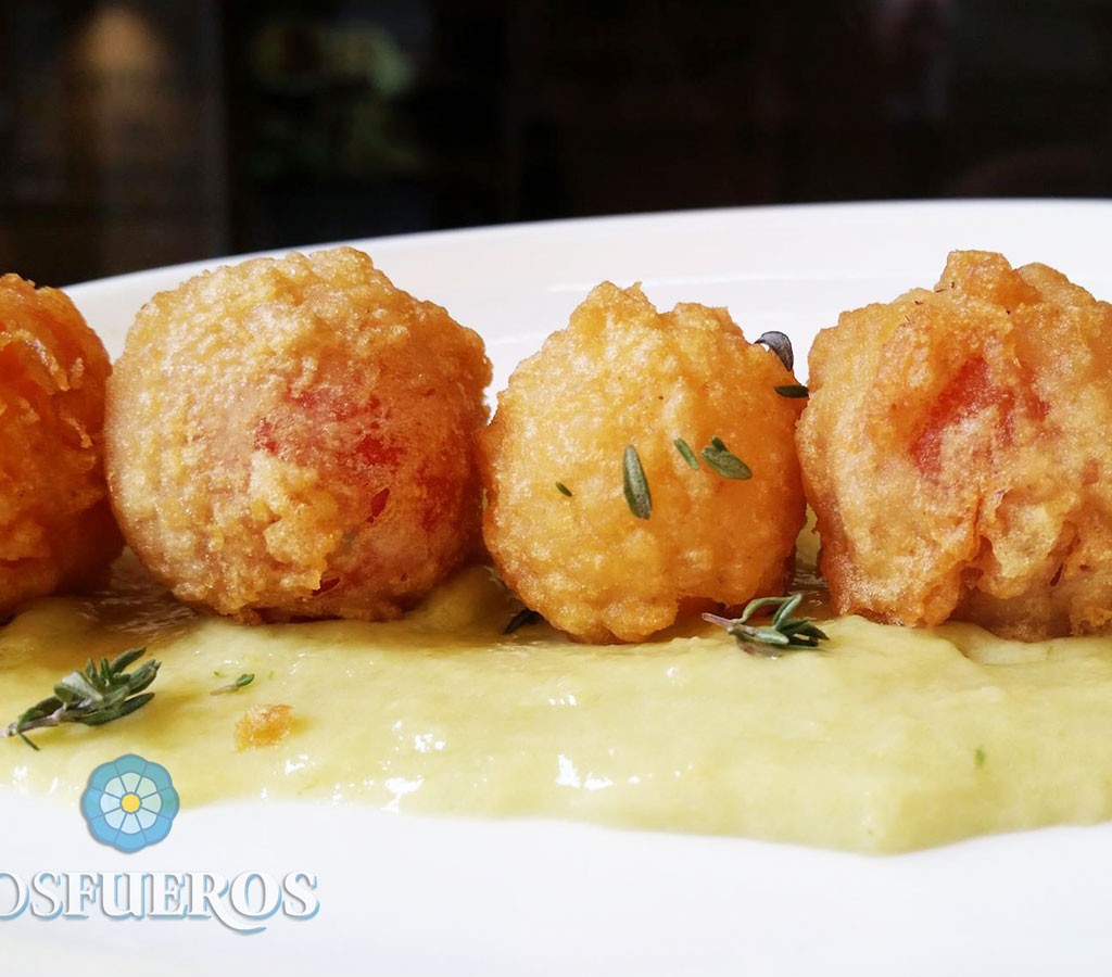 Tomatitos en tempura con salsa de aceitunas aliñadas - Paul Ibarra - Los Fueros