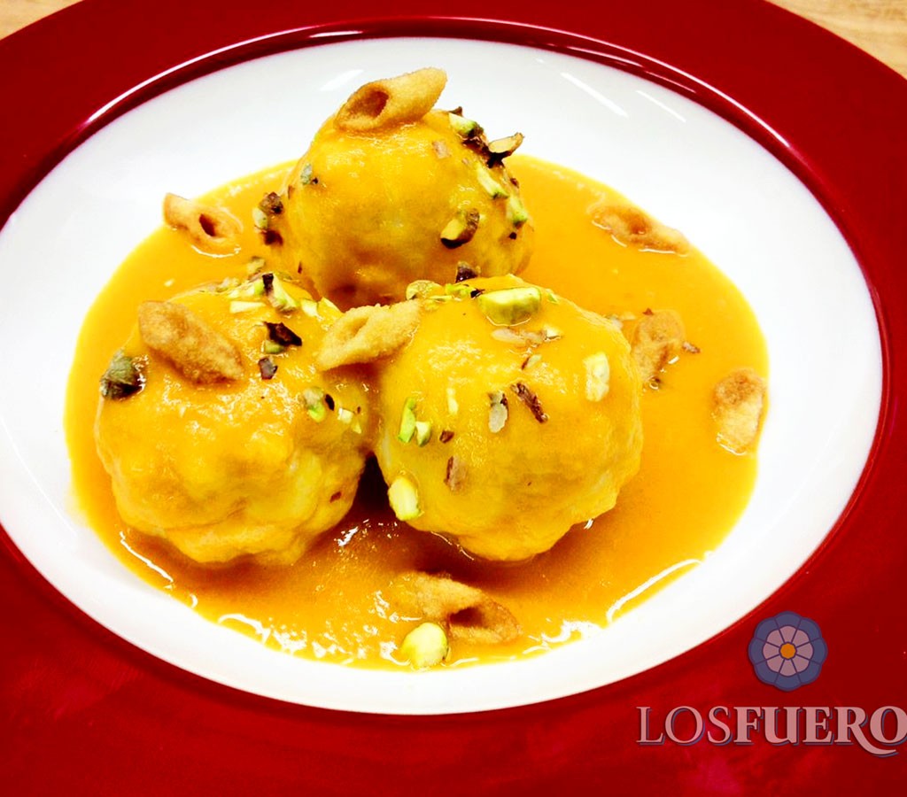 Albóndigas de merluza con costrones de macarrones y pistachos - Paul Ibarra - Los Fueros