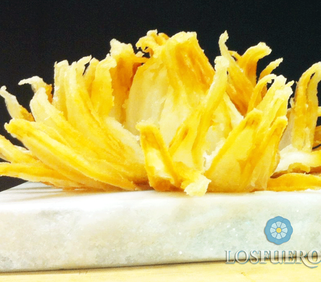 Flor de cebolla, ensaladilla de bonito escabechado y mahonesa de salmorejo - Paul Ibarra - Los Fueros