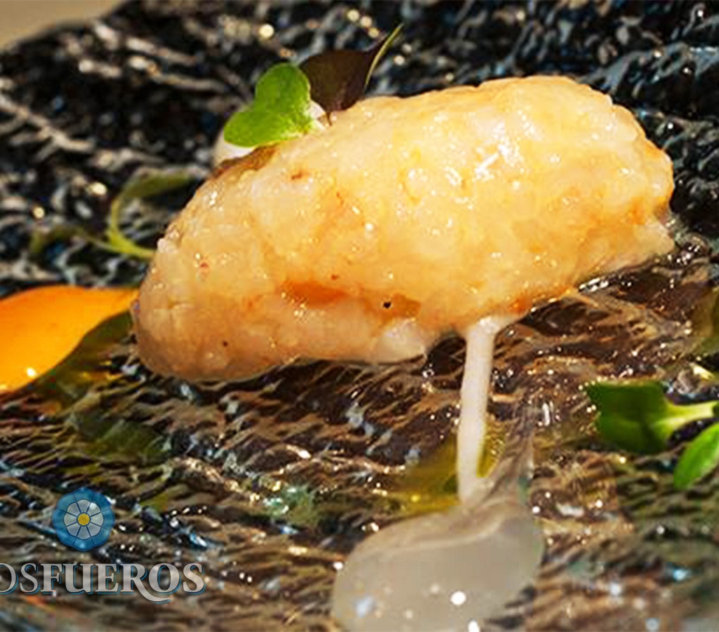 Tartar de gamba con gel de lemon-grass y jugo de su cabeza